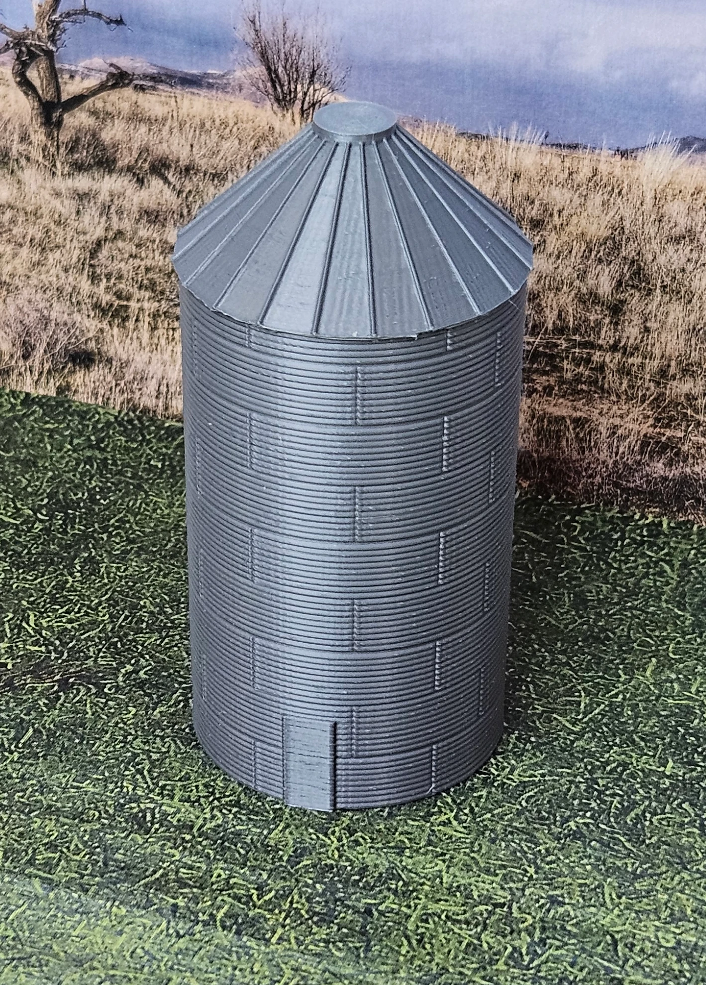 N scale 40 foot silo building